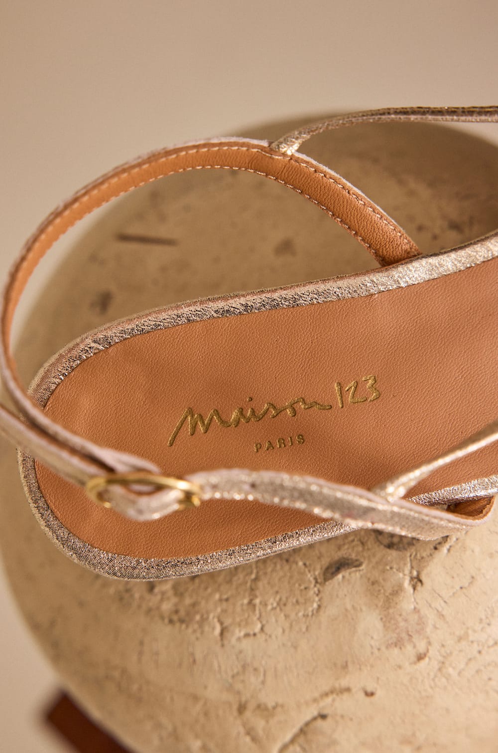 Iridescent flat sandals in 100% leather SUN;${refinementColor}