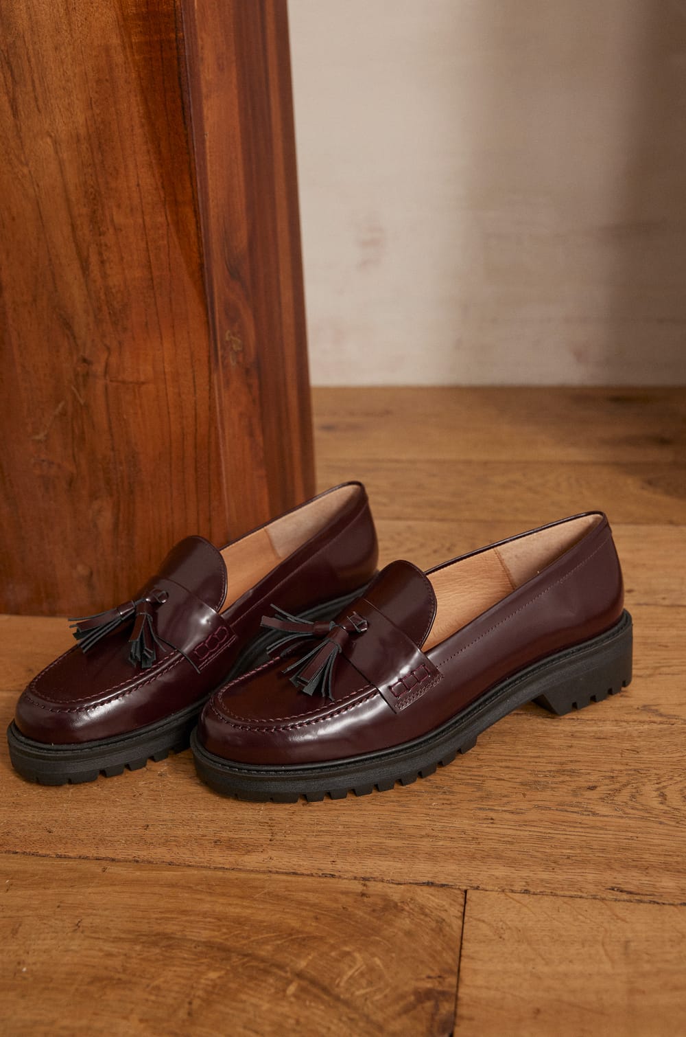 VALENTIN leather loafers;${refinementColor}