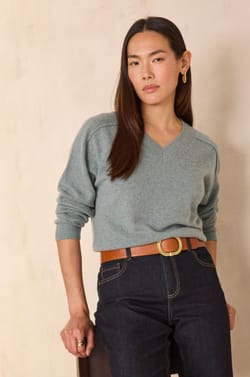 V-neck jumper in 100% 2-ply cashmere BARY;${refinementColor}