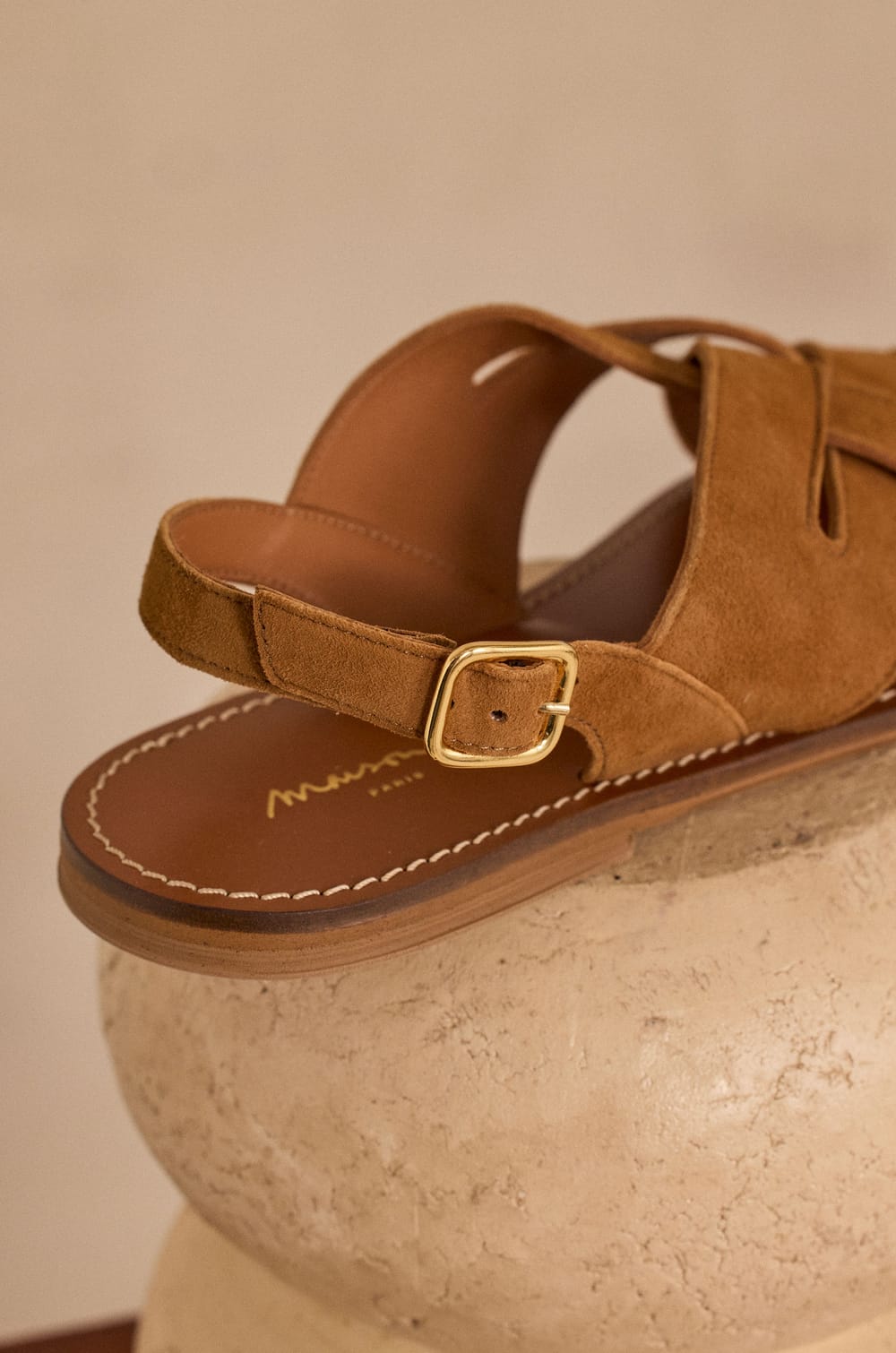 SOAN leather flat sandals;${refinementColor}