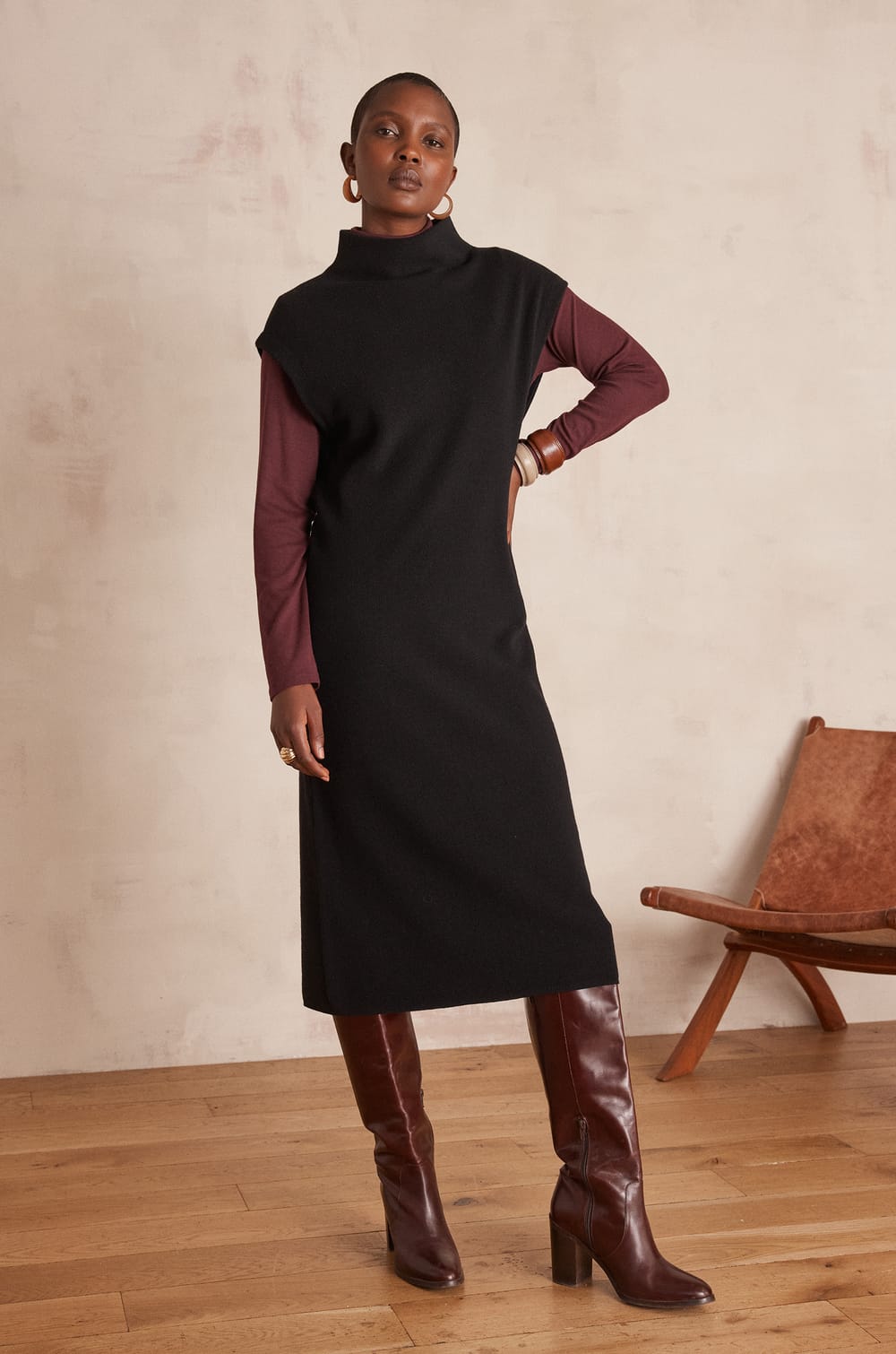 Sleeveless ROMANCE dress in ribbed knit;${refinementColor}
