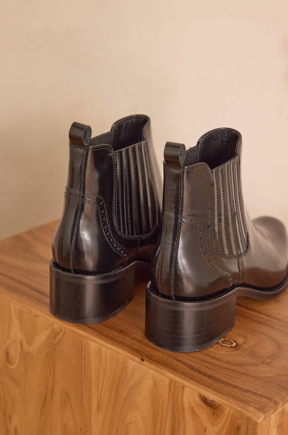 VINNY Chelsea-Stiefeletten aus Leder;${refinementColor}