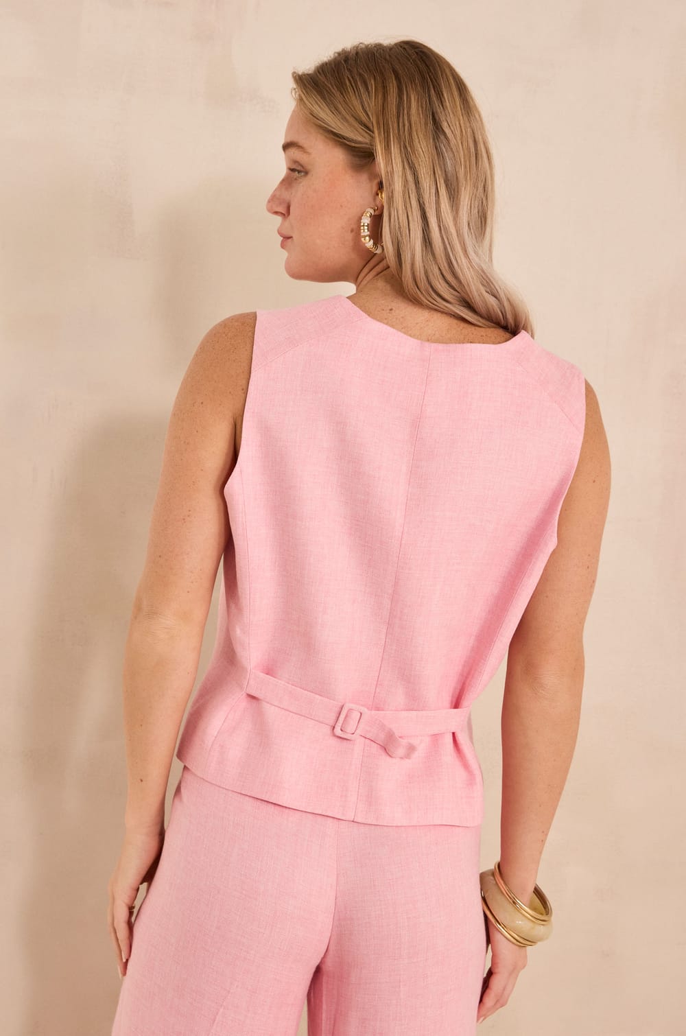 ABEL sleeveless vest;${refinementColor}