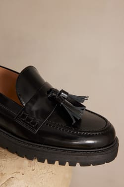 VALENTIN leather loafers;${refinementColor}