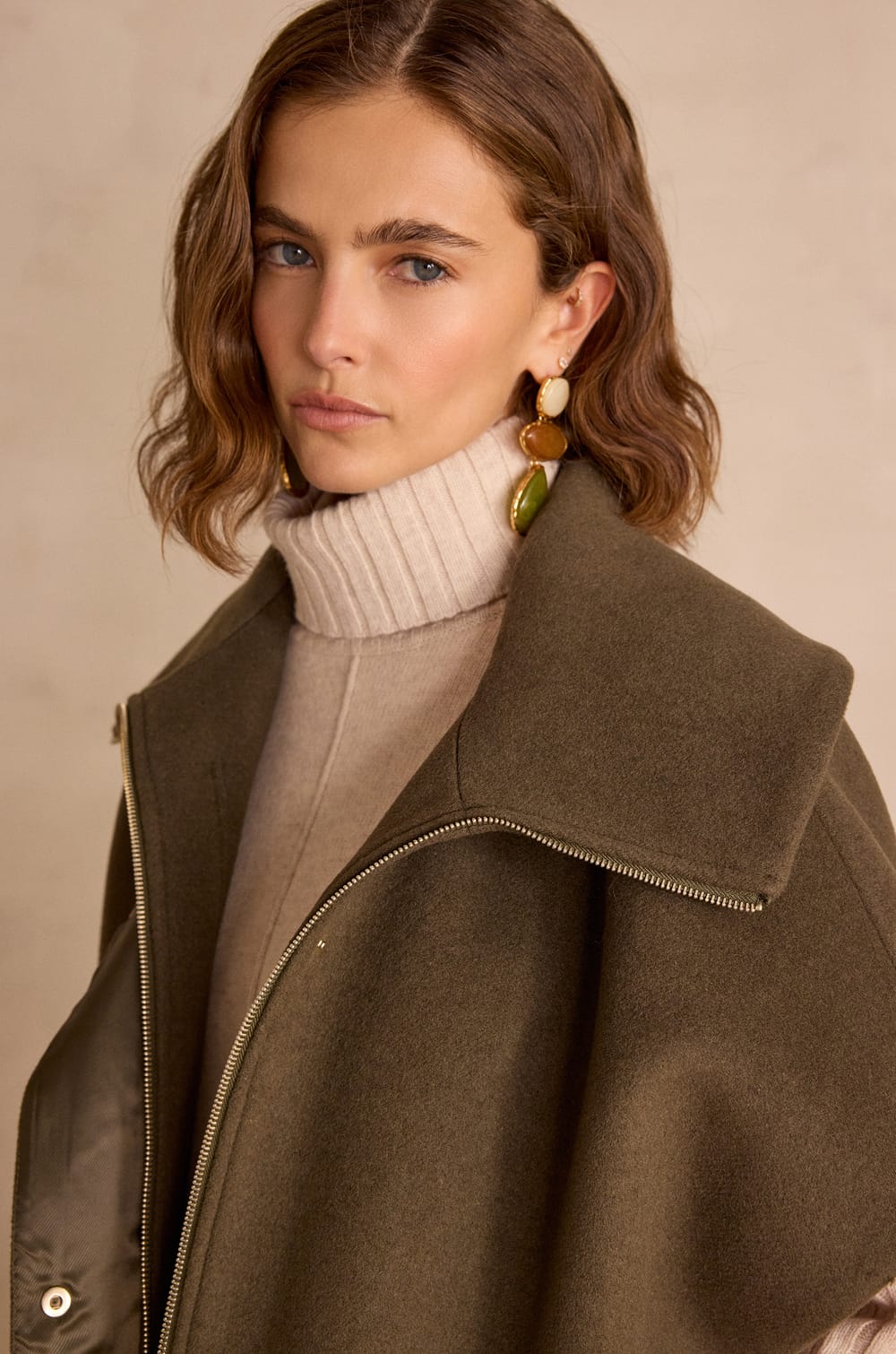 Cape DANDY en laine;${refinementColor}