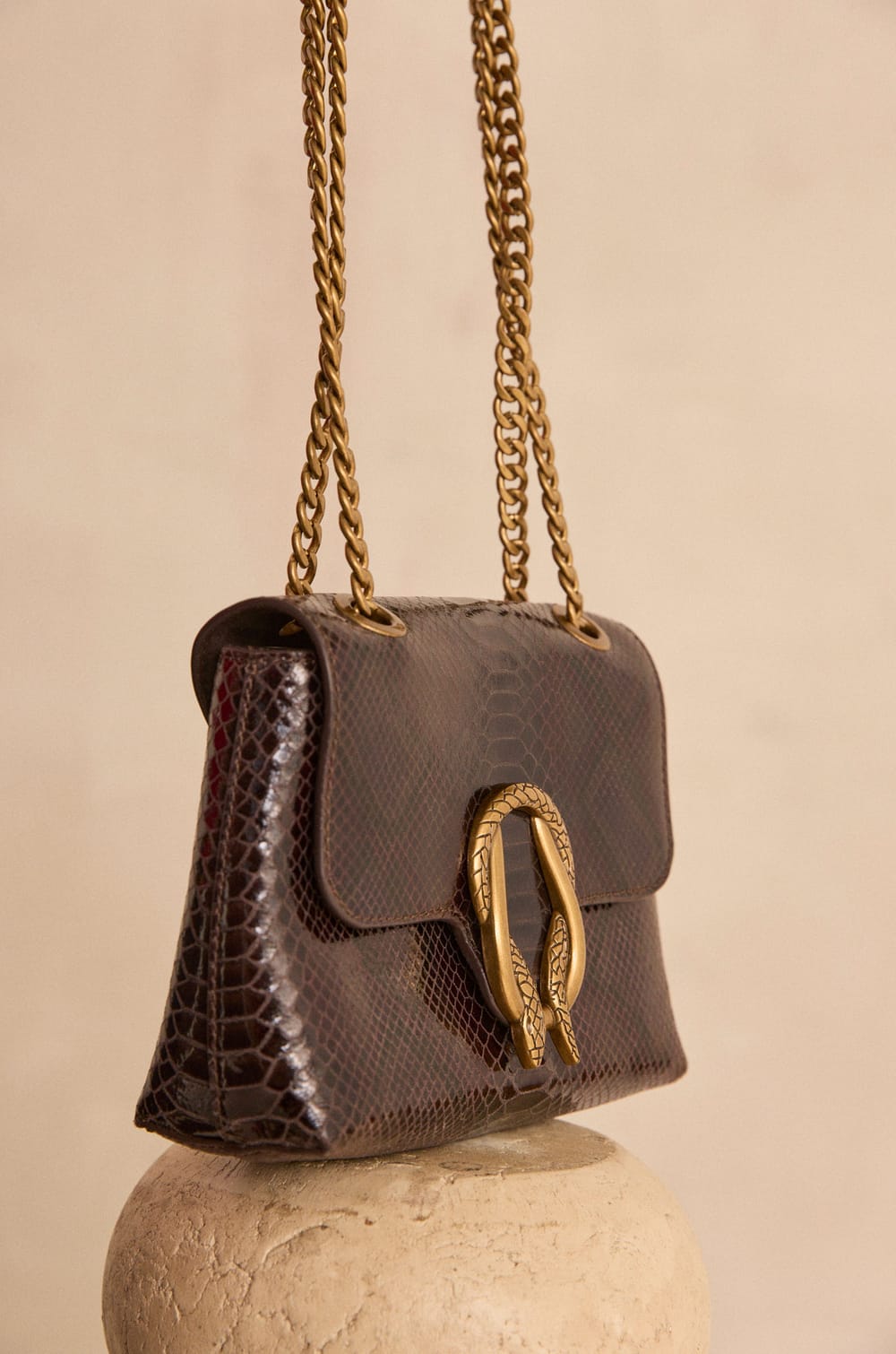 Small chocolate leather bag LEON;${refinementColor}
