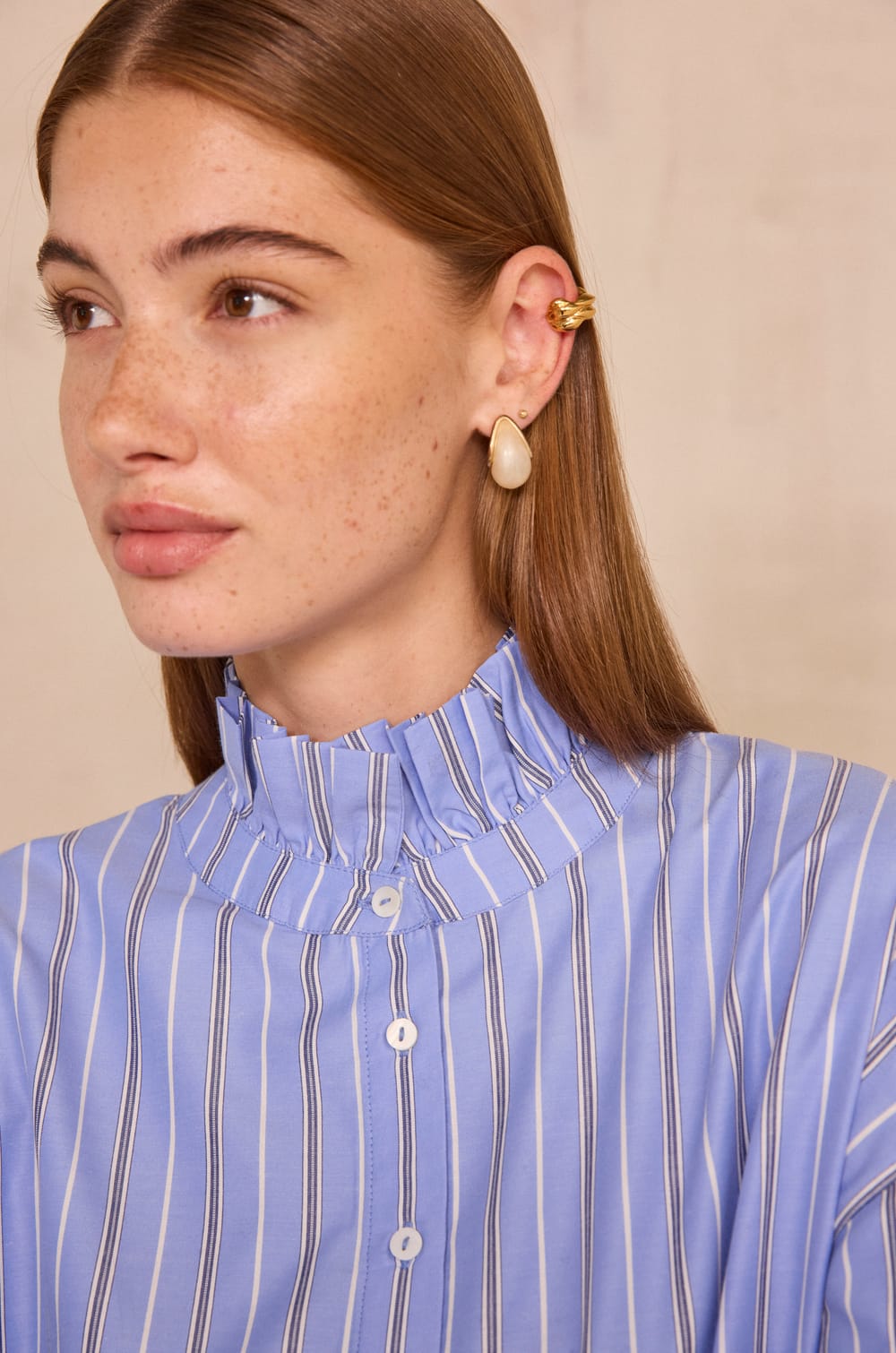 Blouse ray&eacute;e &agrave; col lavalli&egrave;re MORGANE;${refinementColor}