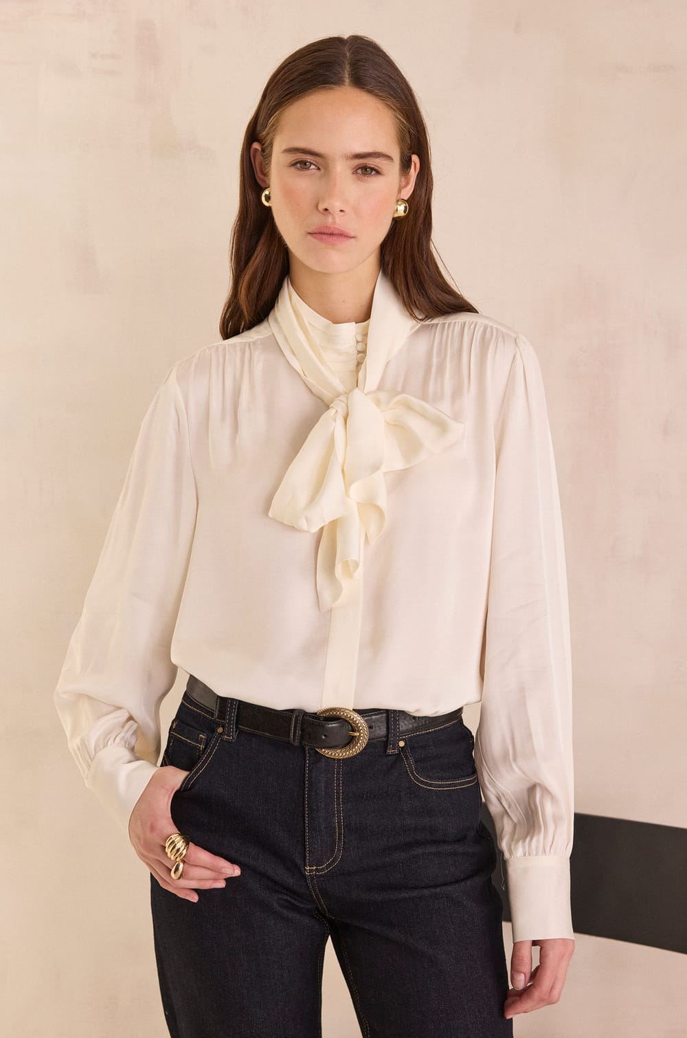 Fluid blouse with pussy bow SPIRIT;${refinementColor}