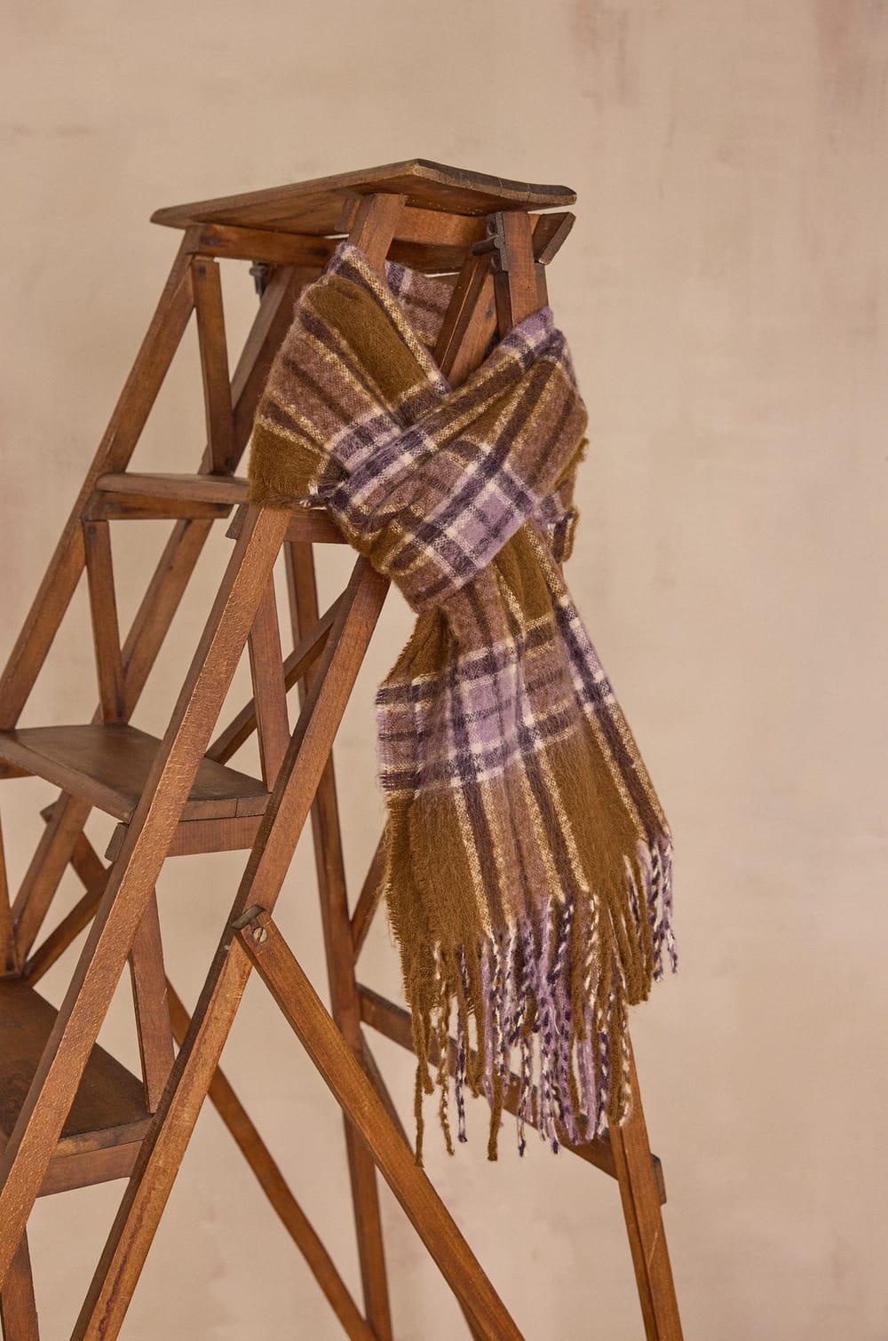 TARA Schal mit Karomuster;${refinementColor}