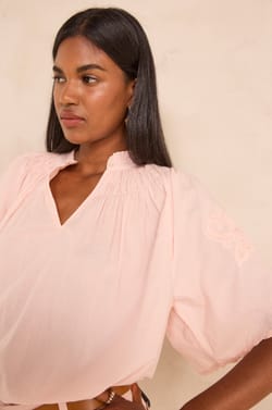 Blouse brod&eacute;e &agrave; manches courtes en coton SACHA;${refinementColor}