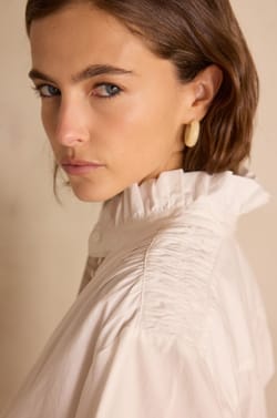 Blouse &agrave; col montant en 100% coton SIA;${refinementColor}