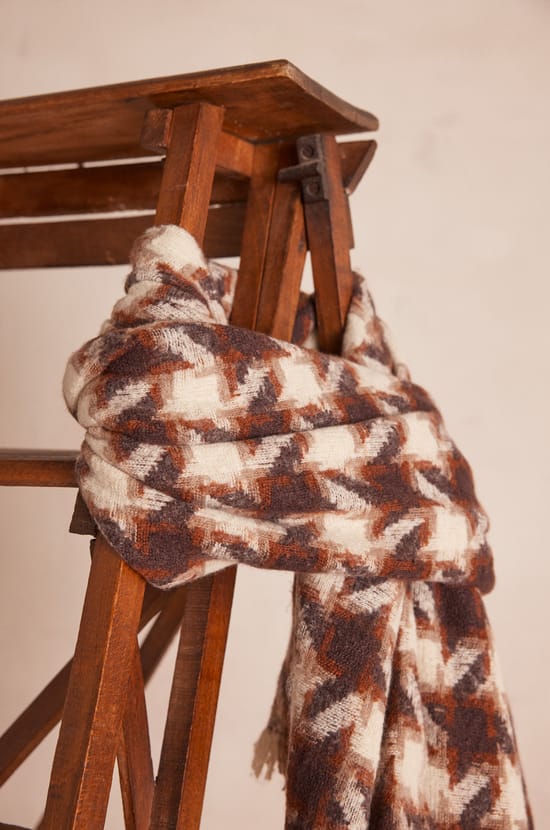 TIPHAINE scarf with houndstooth pattern;${refinementColor}
