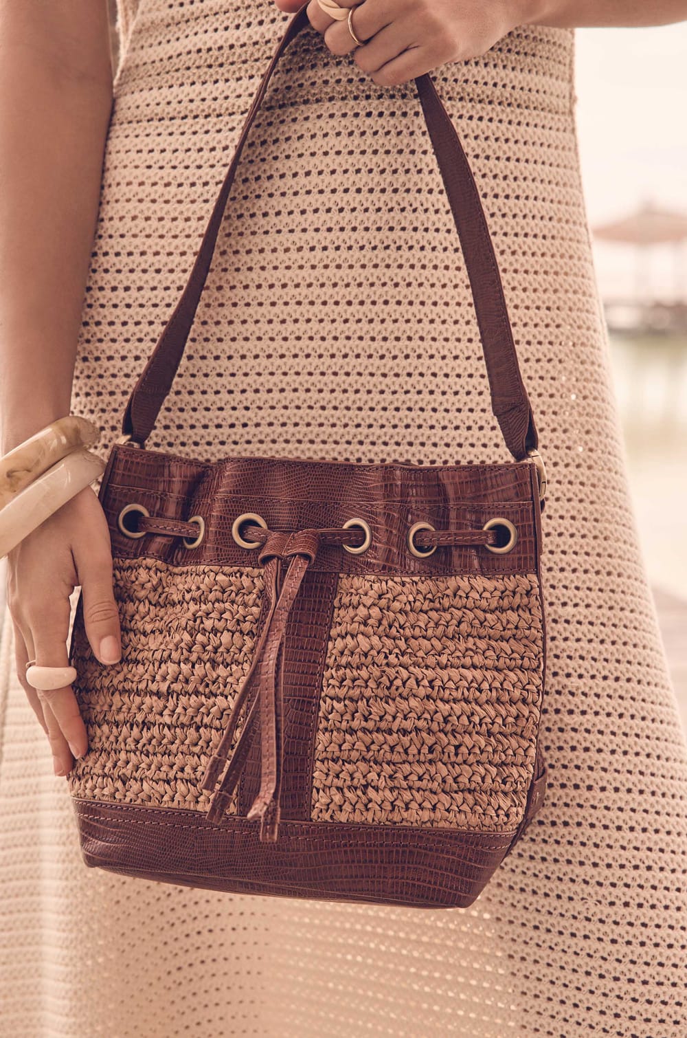 MAX leather and raffia bucket bag;${refinementColor}