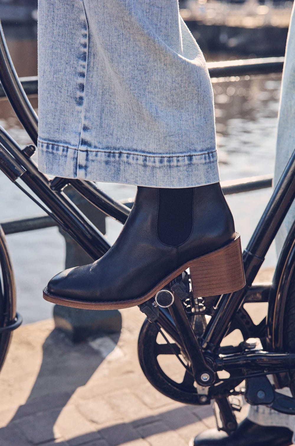 VICTORIA leather boots;${refinementColor}