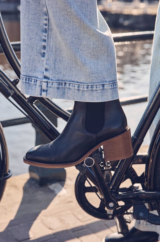 VICTORIA leather boots;${refinementColor}