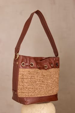 MAX leather and raffia bucket bag;${refinementColor}