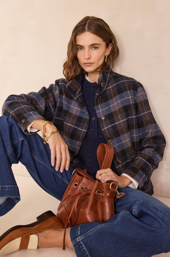 Blouse with floral embroidery DILA;${refinementColor}