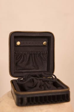 Bo&icirc;te &agrave; bijoux emboss&eacute;e en cuir LEON;${refinementColor}