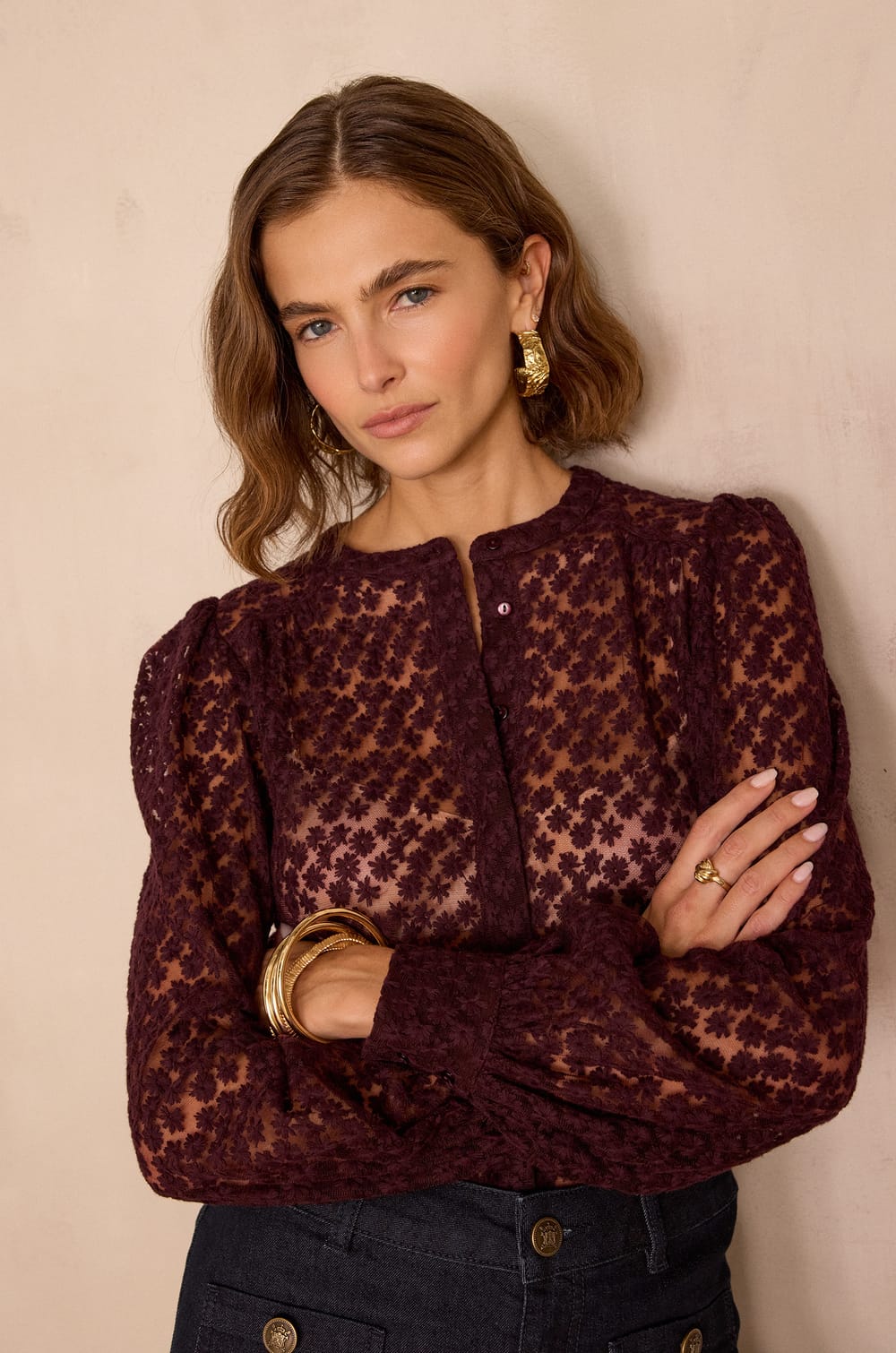 Embroidered CAMOMILLE blouse in cotton;${refinementColor}