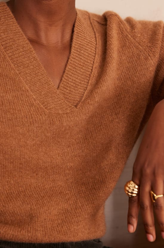 V-neck jumper in 100% 4-ply cashmere BRYTON;${refinementColor}