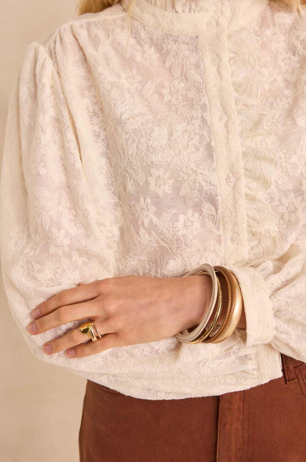 Lace blouse with puffed sleeves WONDER;${refinementColor}