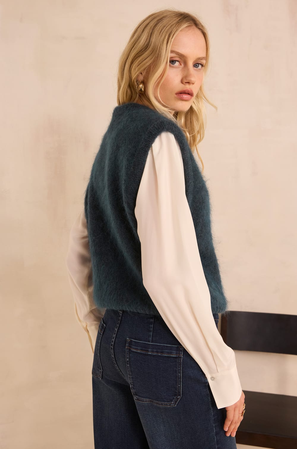 LOULOU sleeveless vest;${refinementColor}