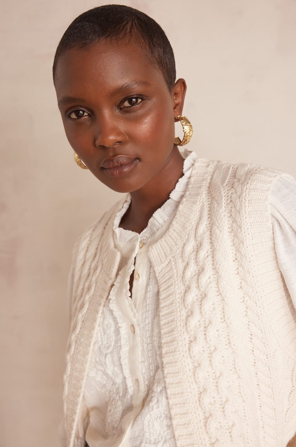 BIXENTE sleeveless cardigan in cable-knit wool;${refinementColor}