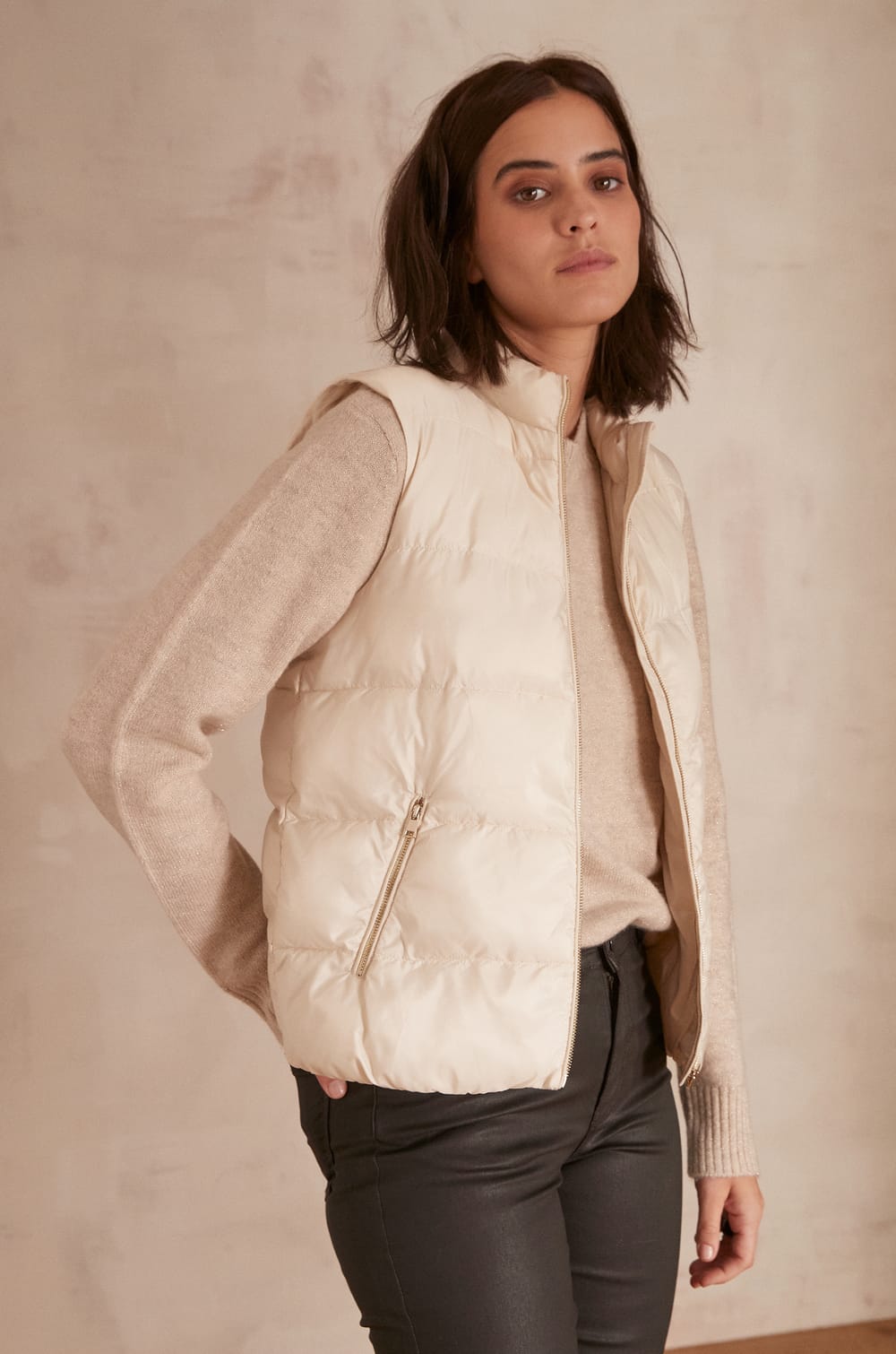 ALI sleeveless down jacket;${refinementColor}