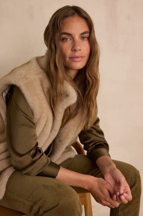 SUZANNE Sleeveless Fluffy Cardigan;${refinementColor}