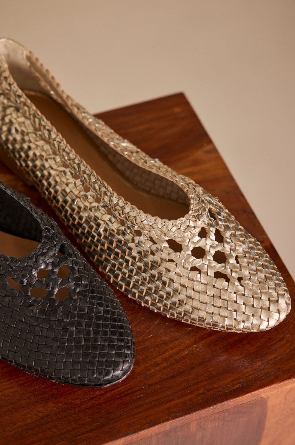 100% leather ballet flats SANTIAGO;${refinementColor}