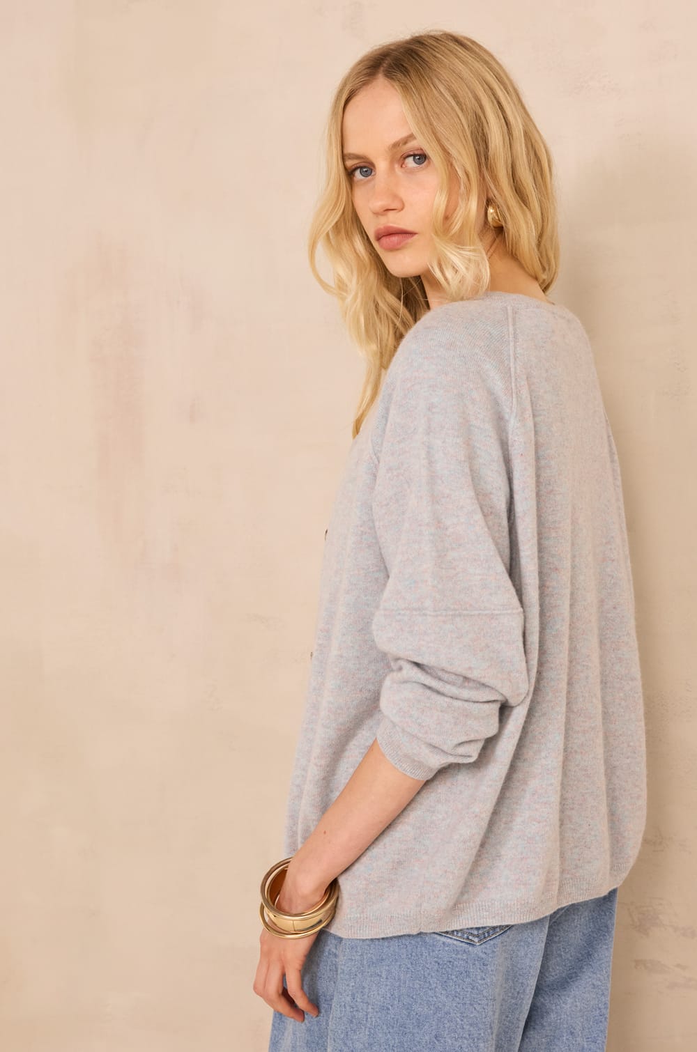BILLY long-sleeve cashmere vest;${refinementColor}