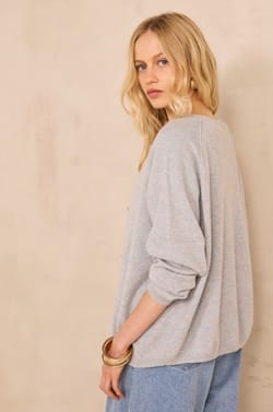 BILLY long-sleeve cashmere vest;${refinementColor}
