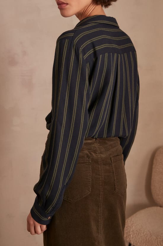 BESTY shirt;${refinementColor}