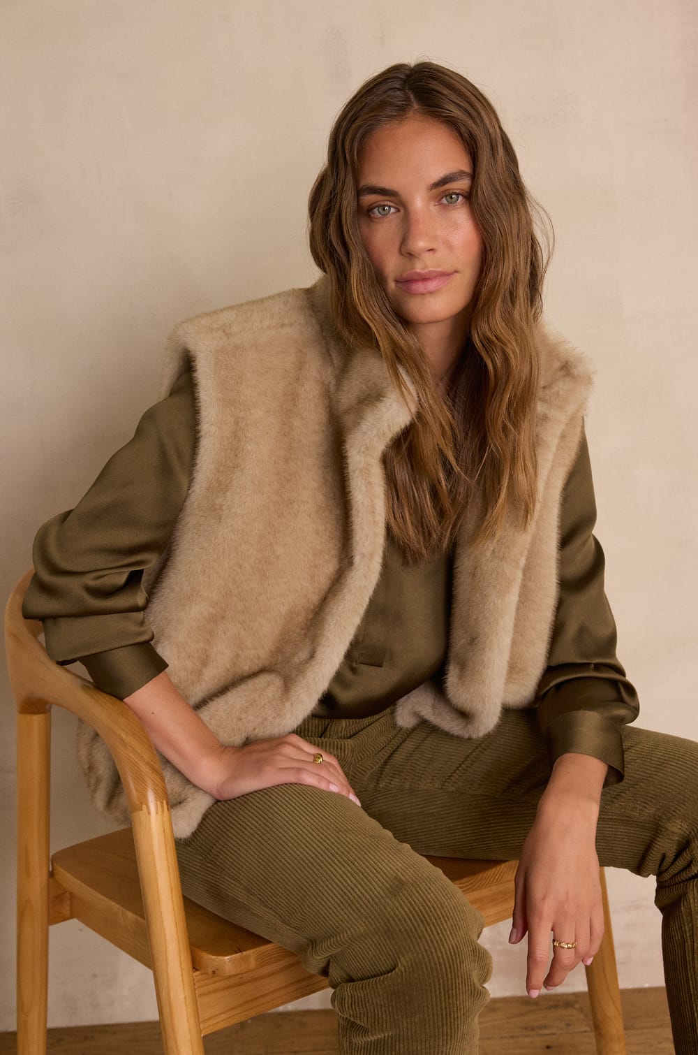 SUZANNE Sleeveless Fluffy Cardigan;${refinementColor}