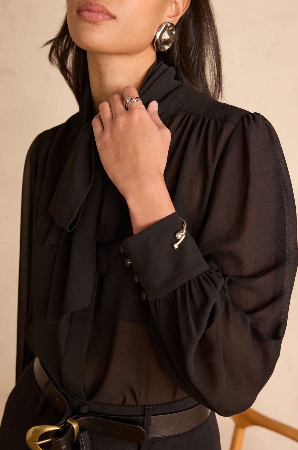 Blouse transparente &agrave; col lavalli&egrave;re SPIRIT;${refinementColor}