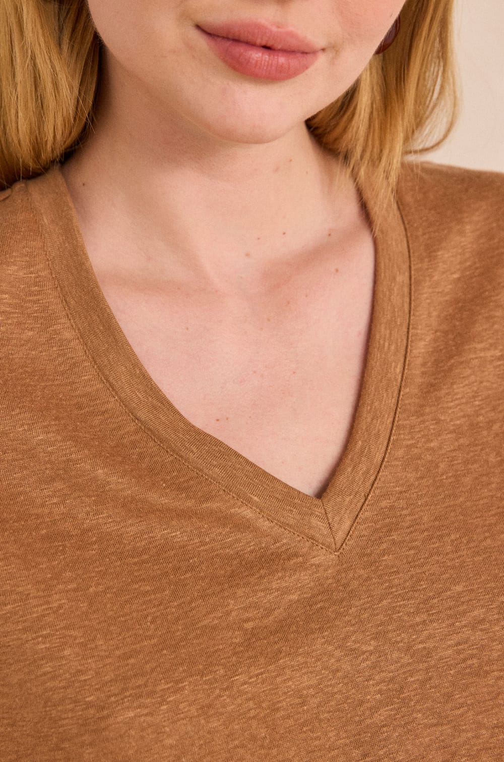 Sleeveless linen blend T-shirt LYNA;${refinementColor}