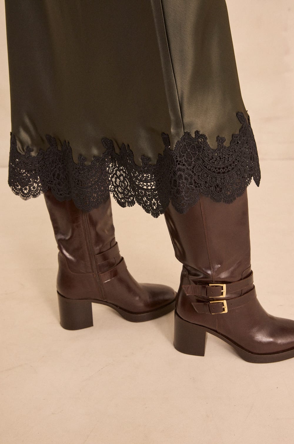 Khaki straight skirt with lace ODILE;${refinementColor}