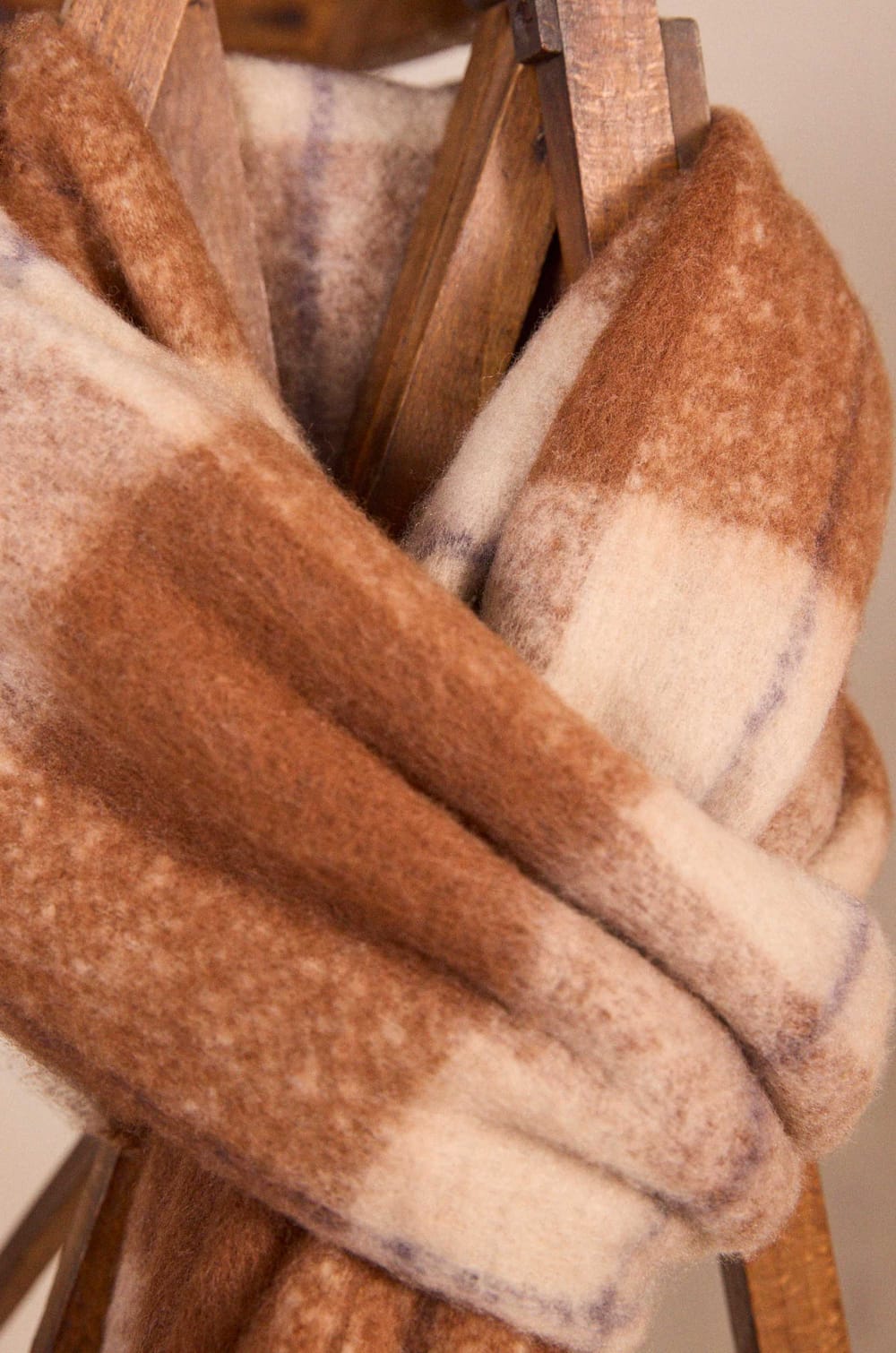 Light camel scarf ROMANE;${refinementColor}