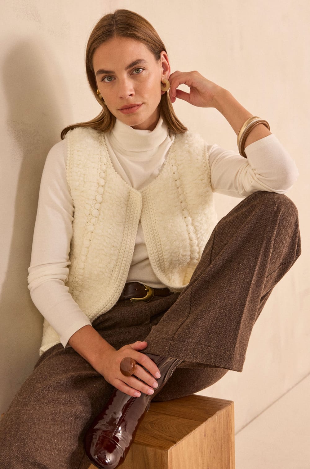 Ecru sleeveless mixed wool vest ARNO;${refinementColor}