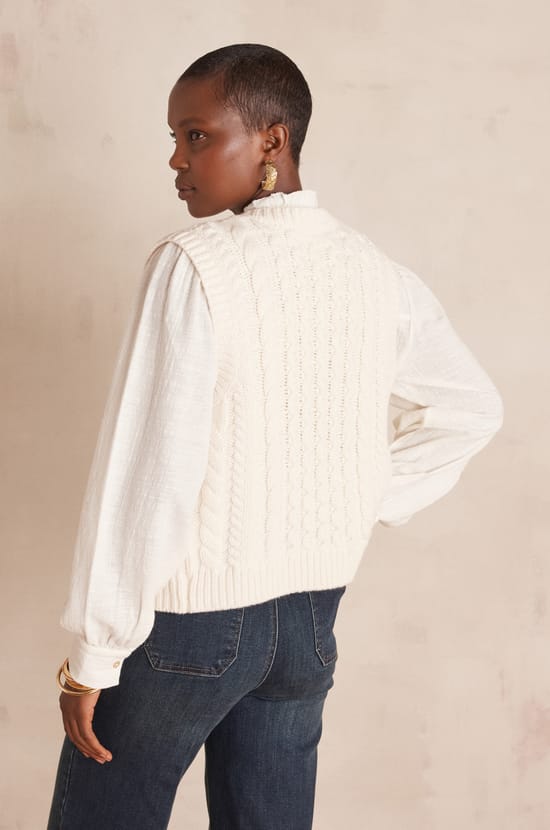 BIXENTE sleeveless cardigan in cable-knit wool;${refinementColor}