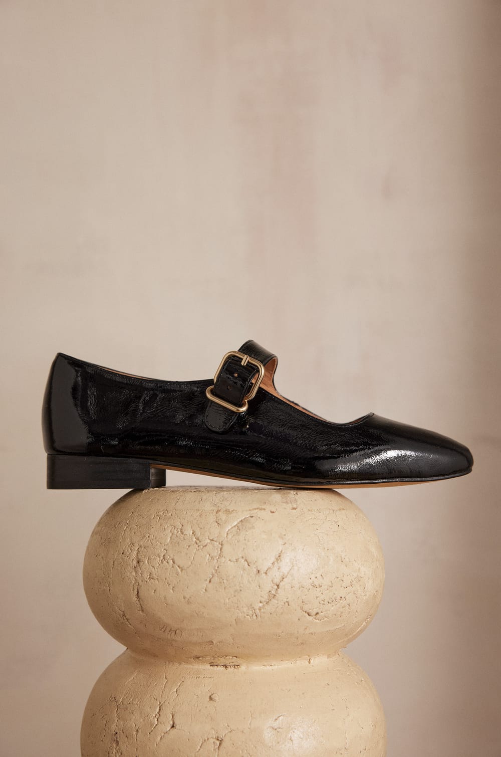 VELVET patent leather ballet flats;${refinementColor}