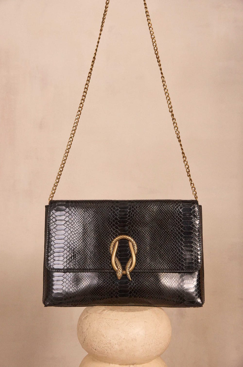 LEON leather pouch;${refinementColor}