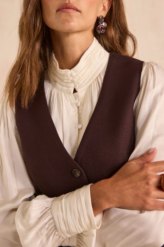 Buttoned sleeveless vest ABEL;${refinementColor}