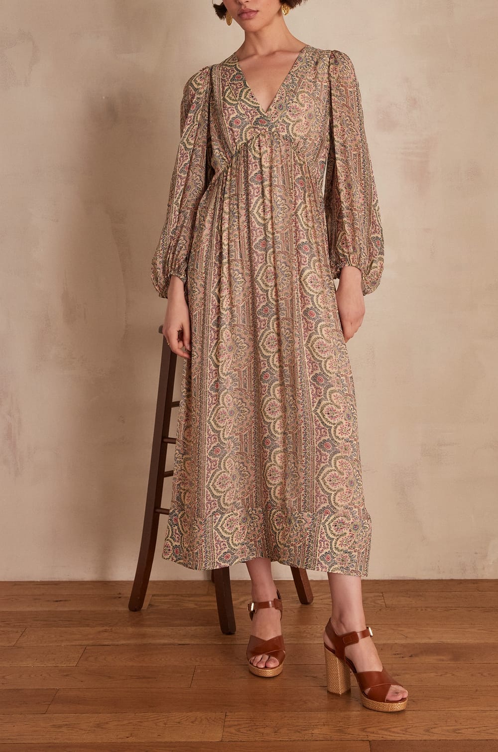 Robe LIVIA;${refinementColor}