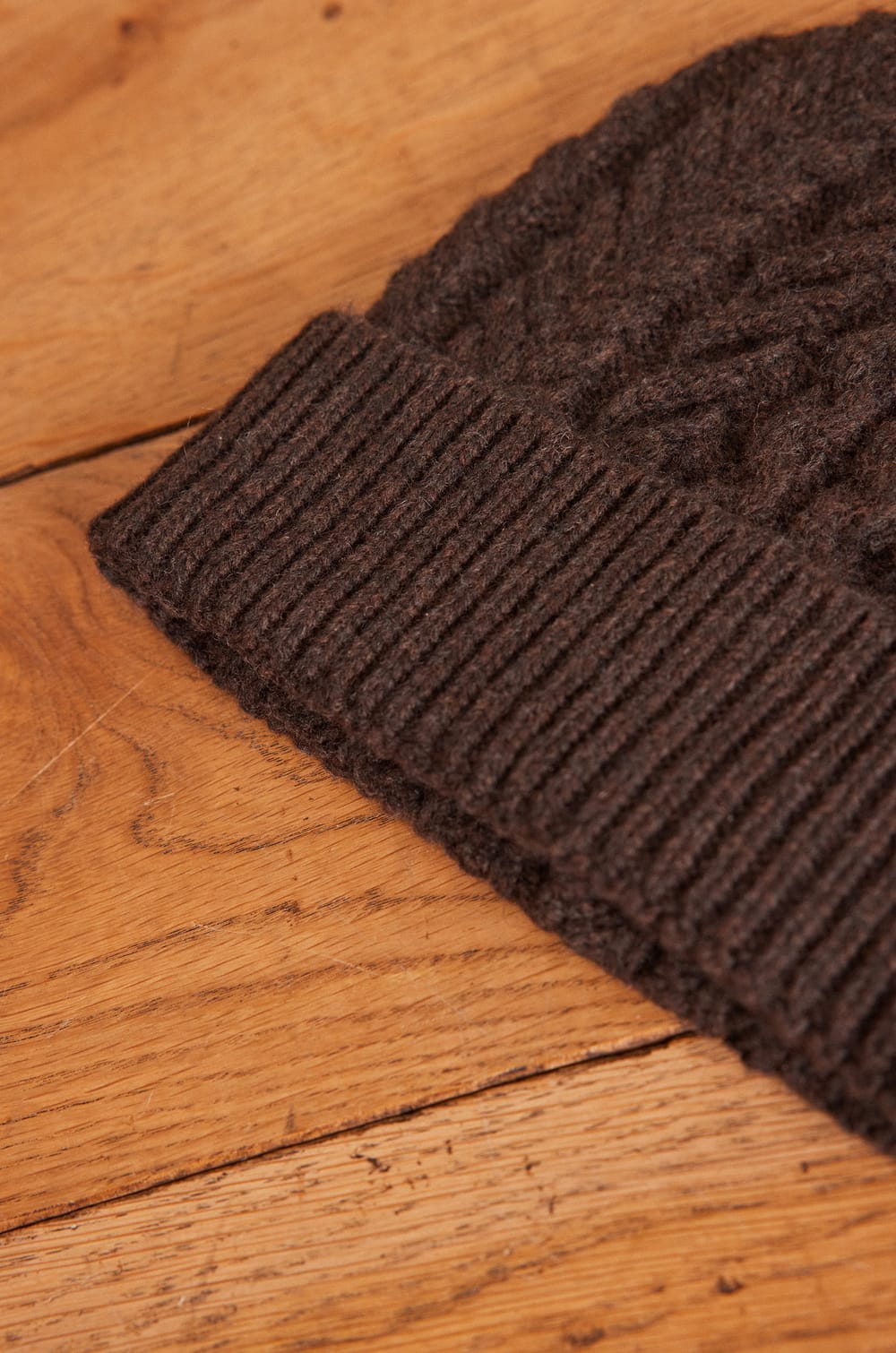 HOCHE cable knit hat;${refinementColor}