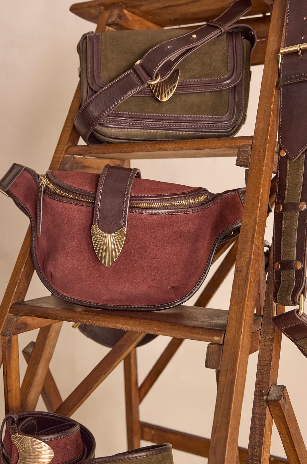 Sac banane LEONARD en cuir;${refinementColor}