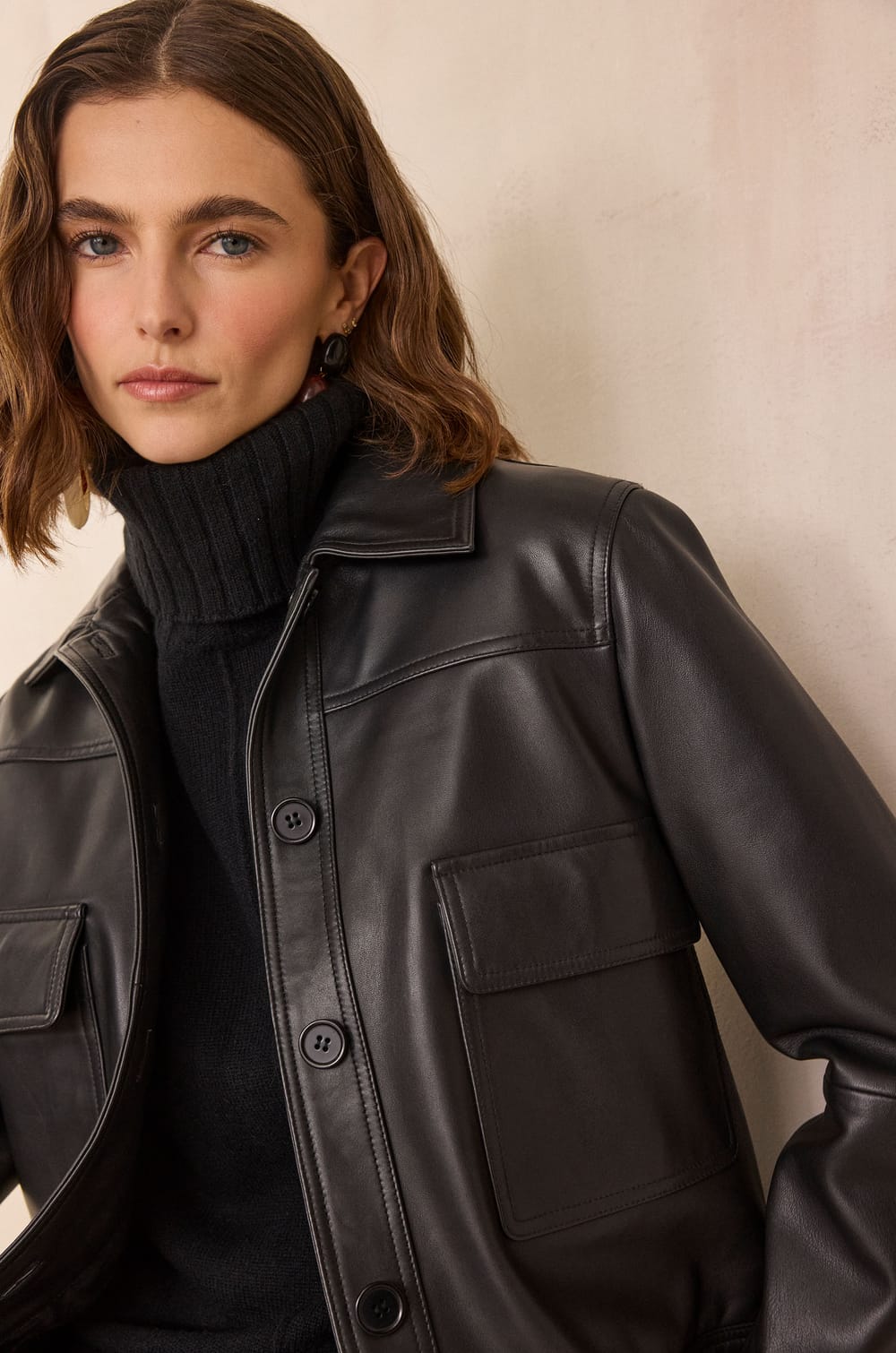 Short jacket in 100% leather PACHA;${refinementColor}