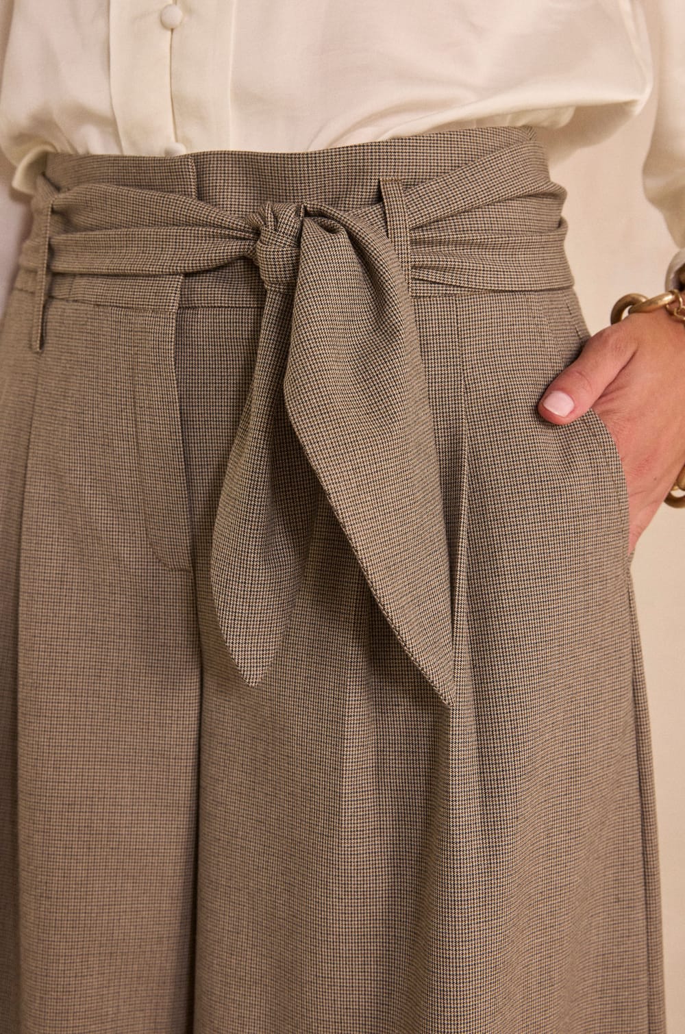 Wide beige pants in LILY;${refinementColor}