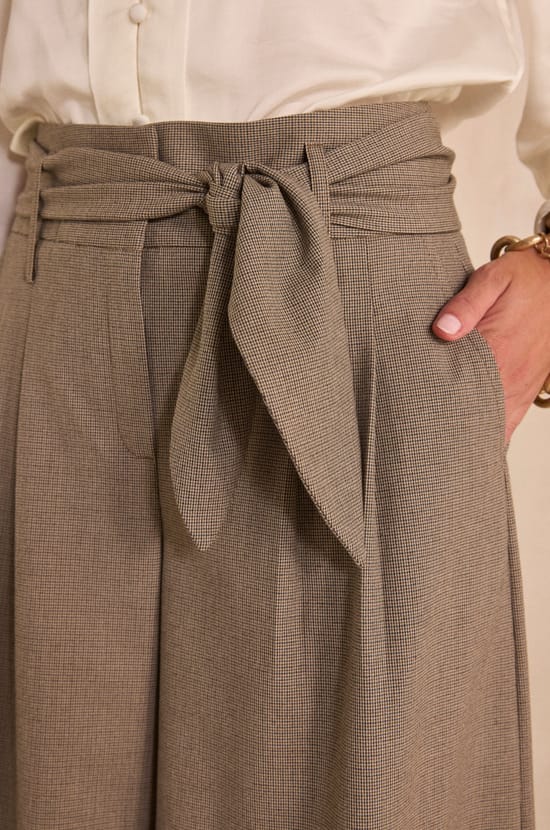 Wide beige pants in LILY;${refinementColor}
