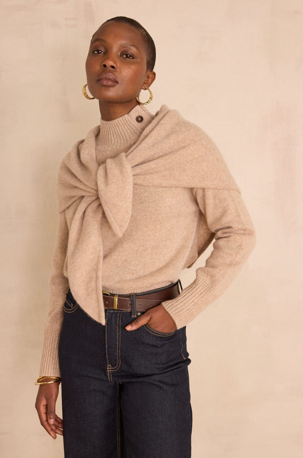 Triangle scarf in 100% 2-ply cashmere THOMAS;${refinementColor}